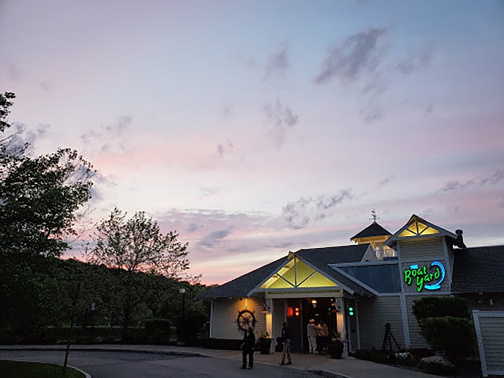 Pg-8-Dining-Boatyard-Courtesy-of-Boatyard-Grill