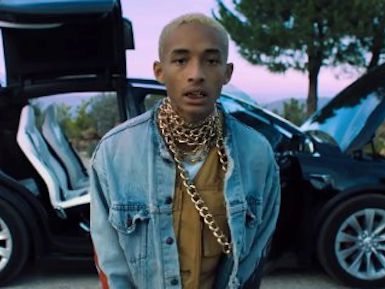 jaden-smith-rocks-gold-grills-in-track-icon