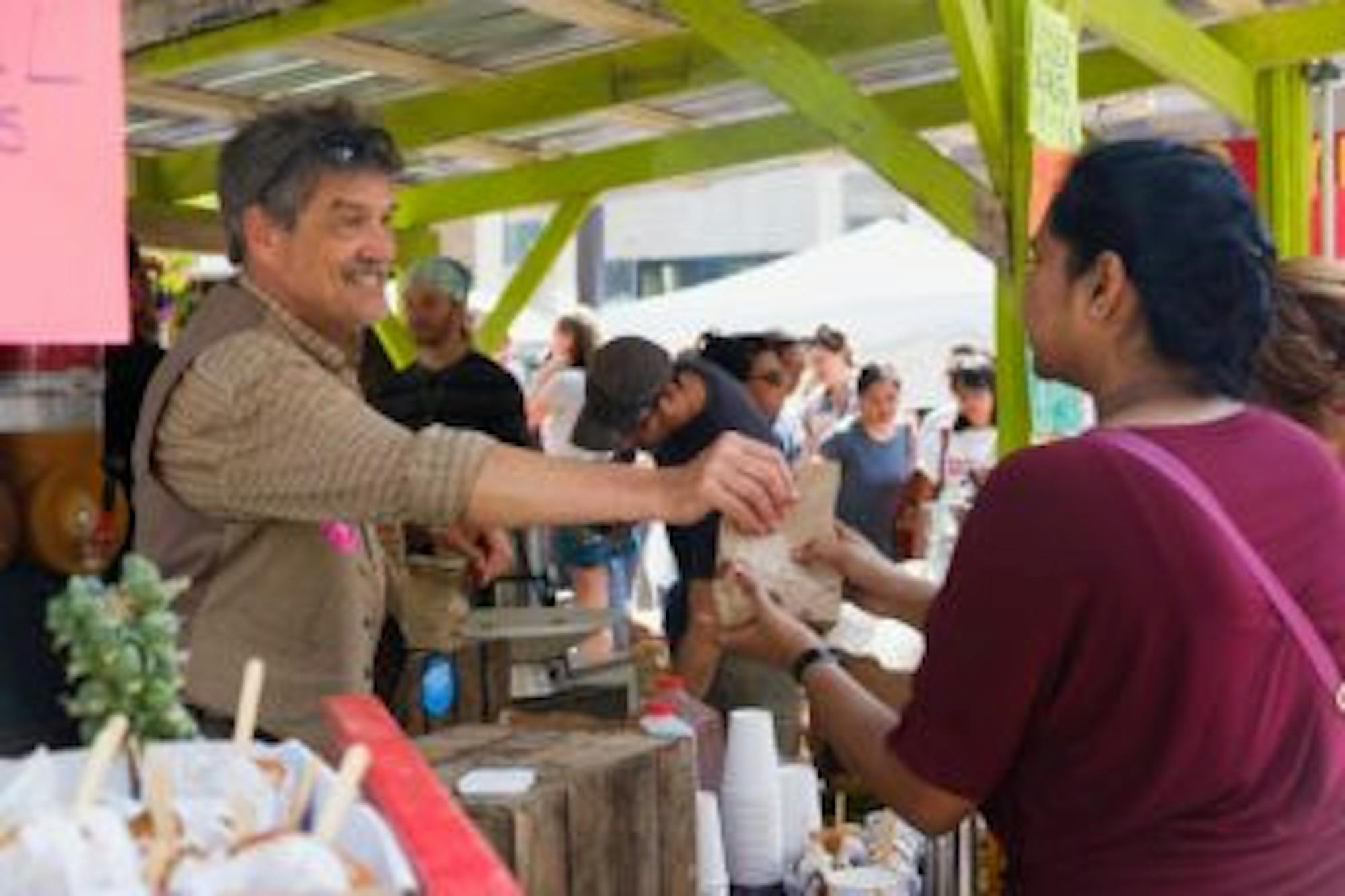 Ithacans gather in the Commons for the annual Apple Harvest Festival on Saturday, Sep 28. (Michael Suguitan / Sun Senior Photographer).