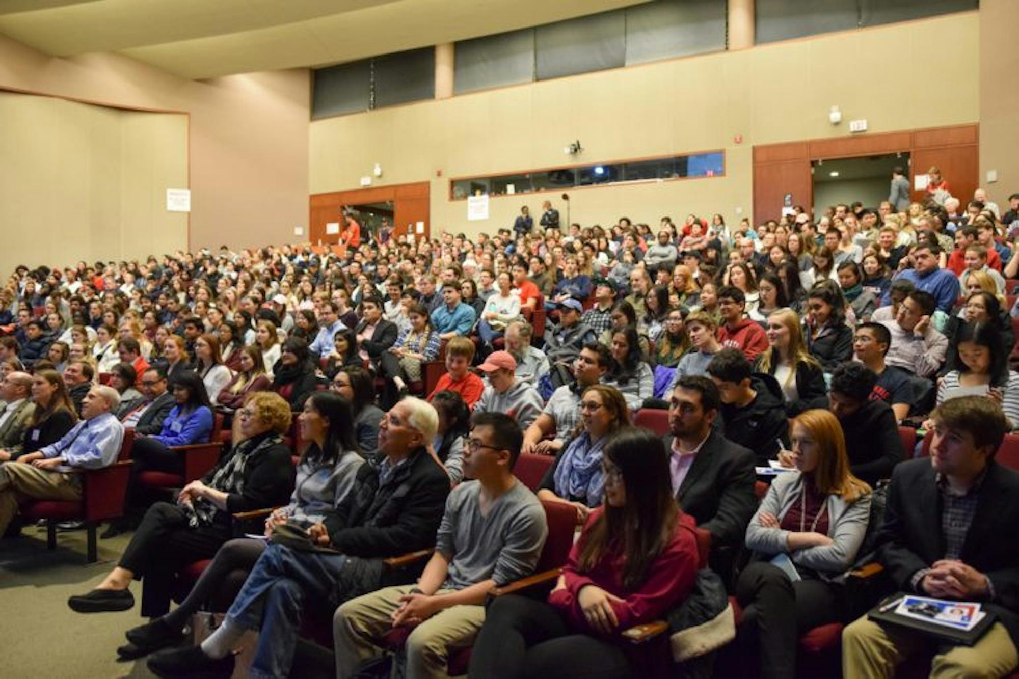 Dr. Elisabeth Rosenthal addresses a full auditorium about healthcare Monday evening.
