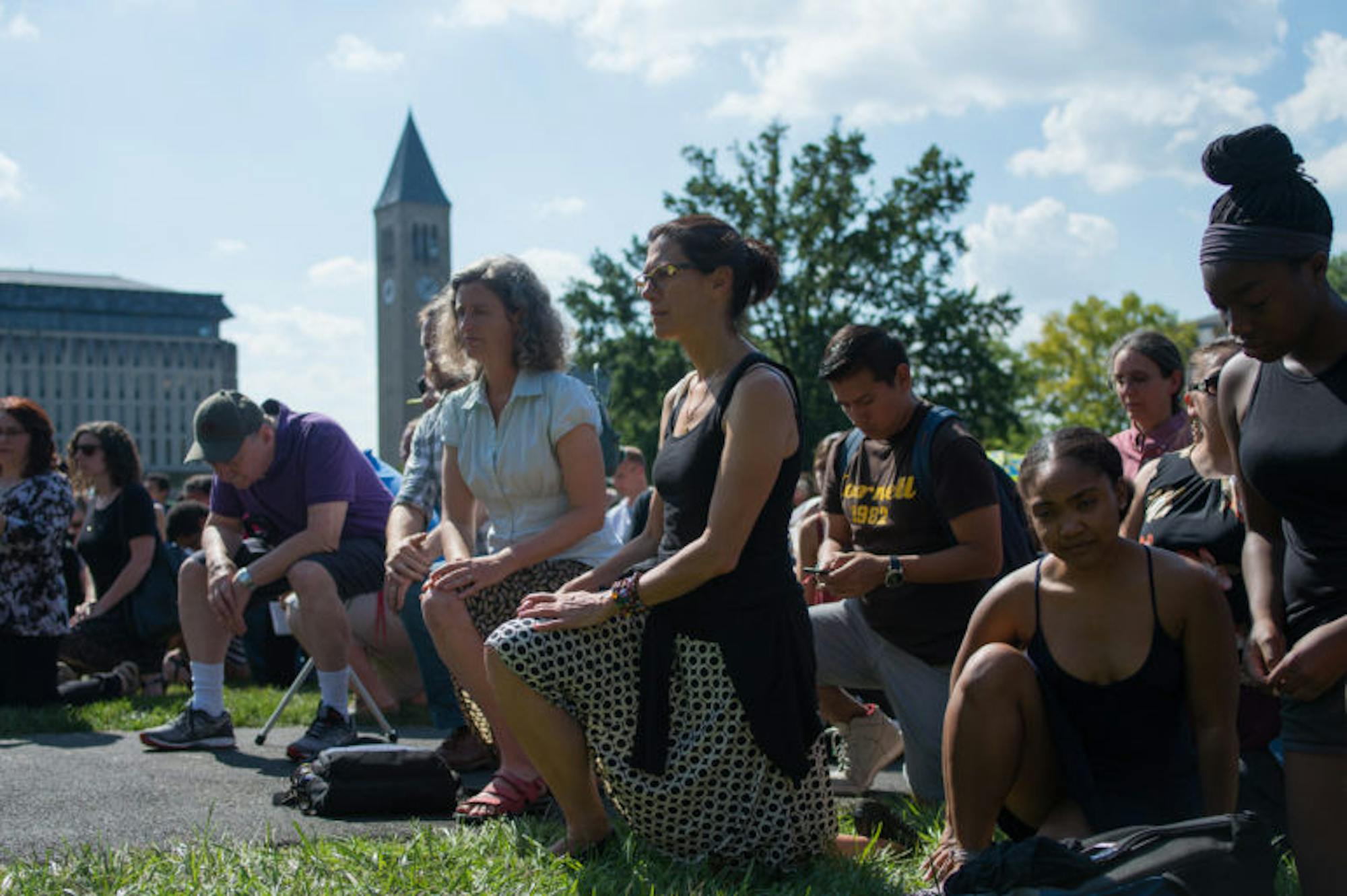 Students and Faculty take knees against racism on Arts Quad on Sept. 27. (Cameron Pollack/Sun Photography Editor)