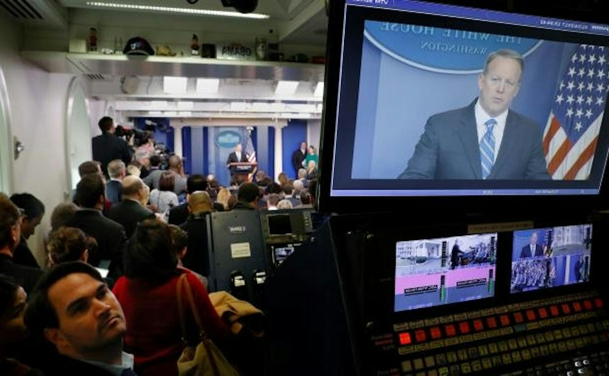 white-house-press-secretary-sean-spicer-is-seen-on-television-broadcast-monitors-as-he-speaks-to-the_182550_