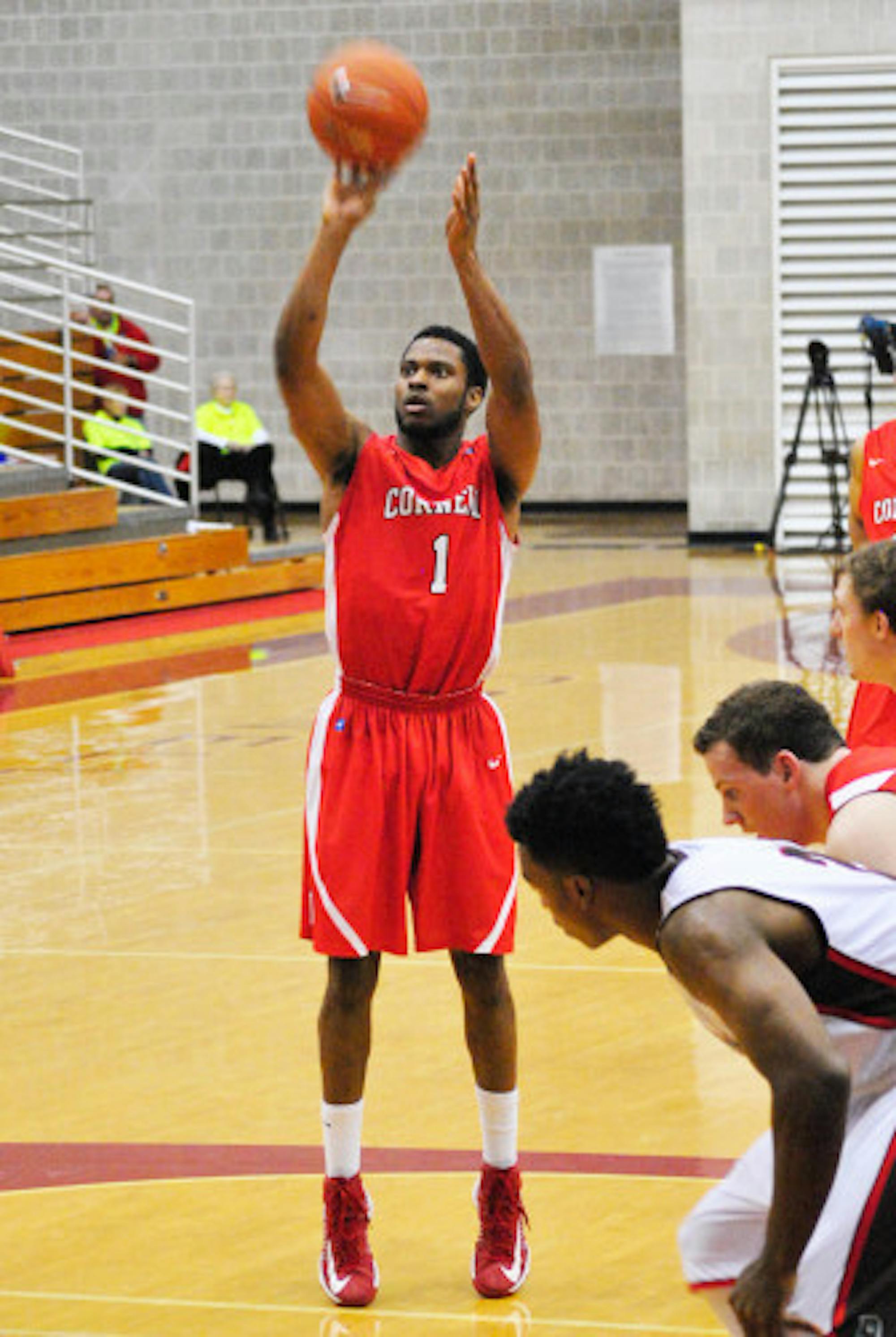 Darryl Smith, the Ivy League leader in Field Goal Percentage, scored a total of 25 points in Cornell's victories over the weekend.
