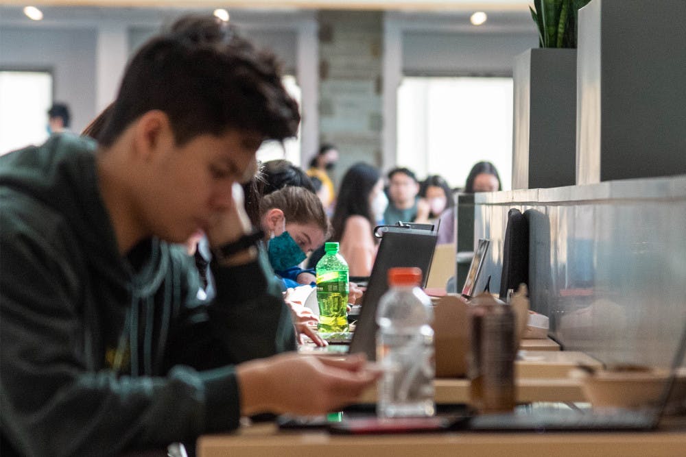 College-scholars-by-Ming-DeMers-Staff-Photographer