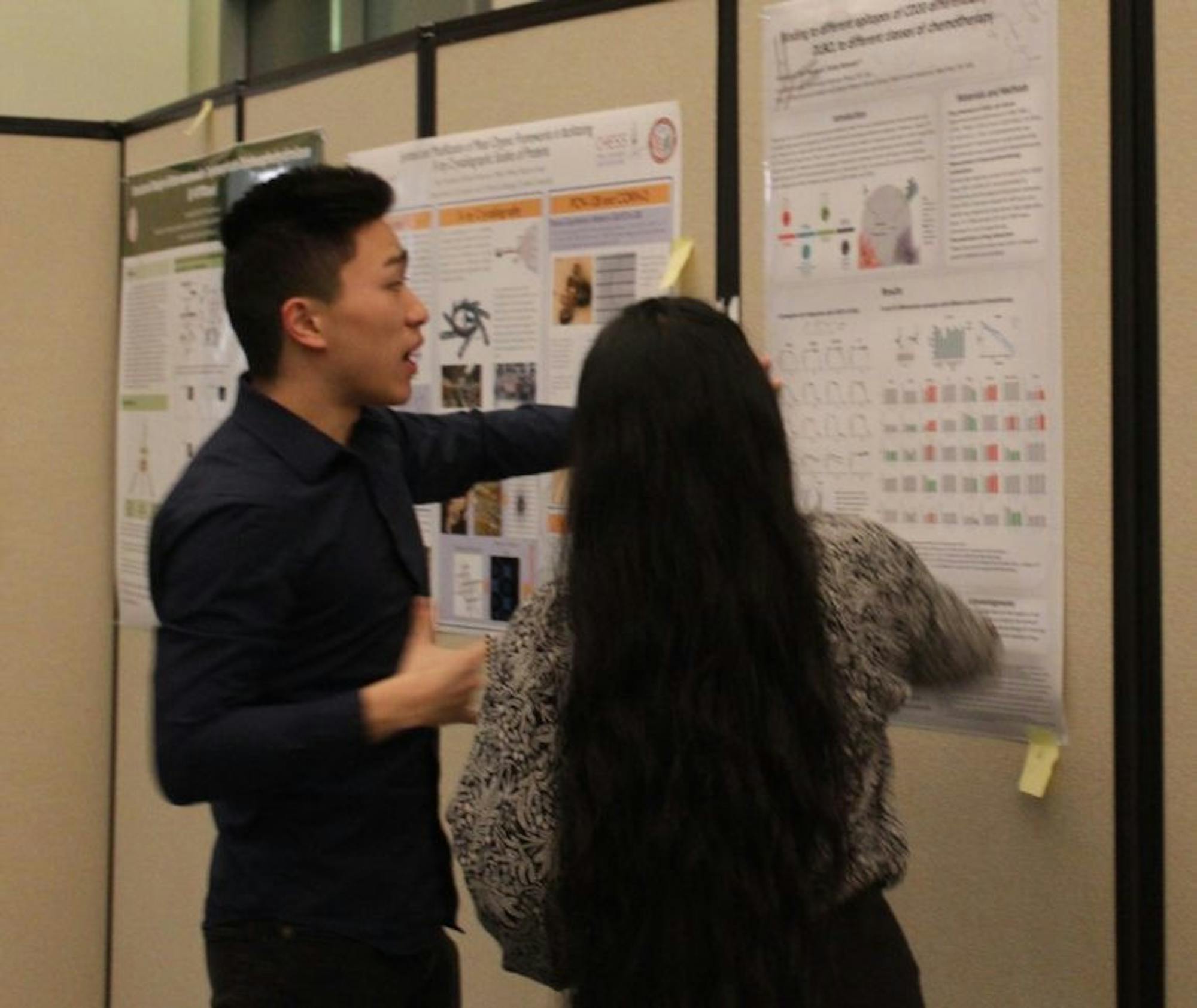 Brian Lee '20 presents winning research poster