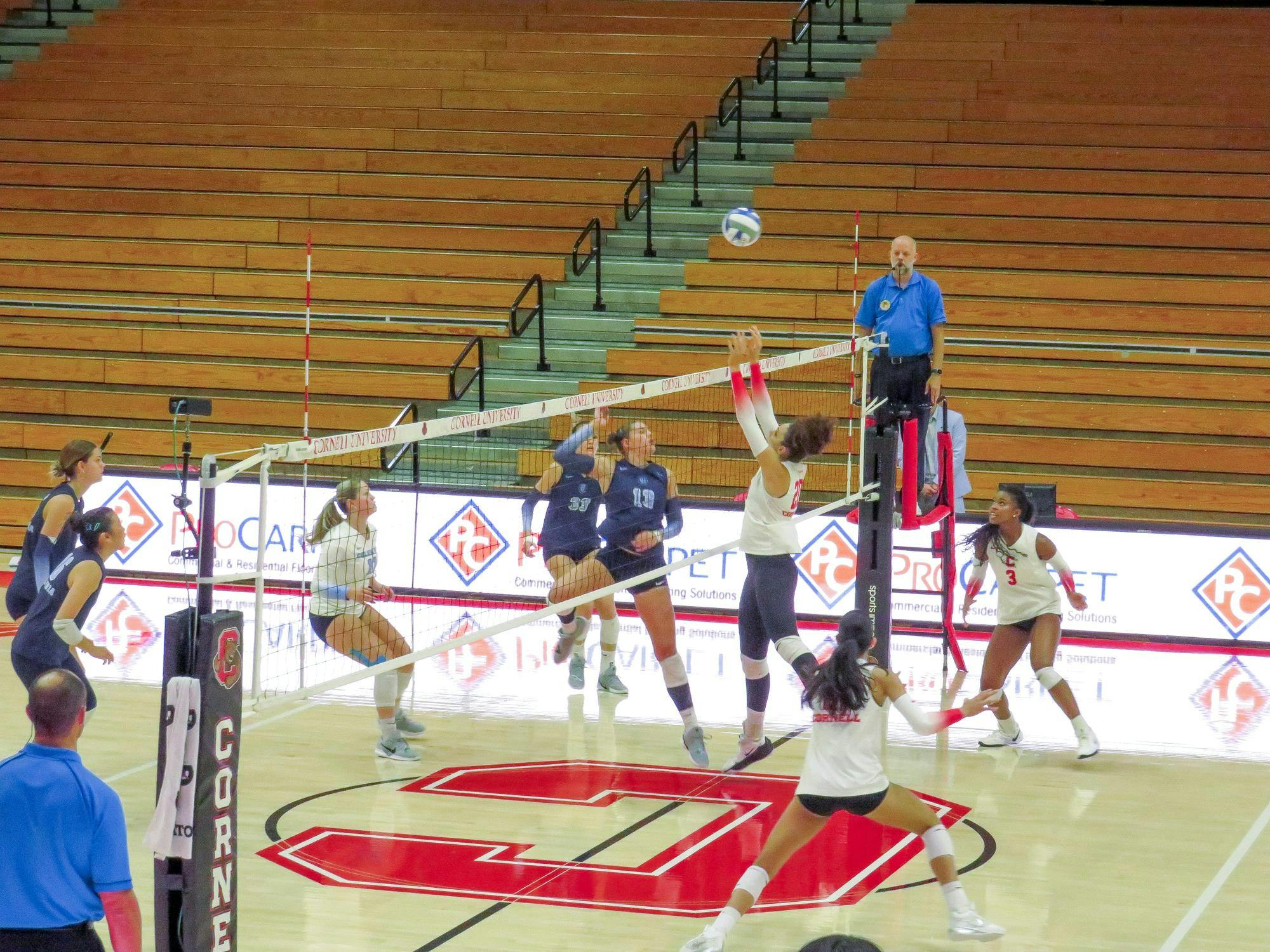 volleyball v columbia.JPG