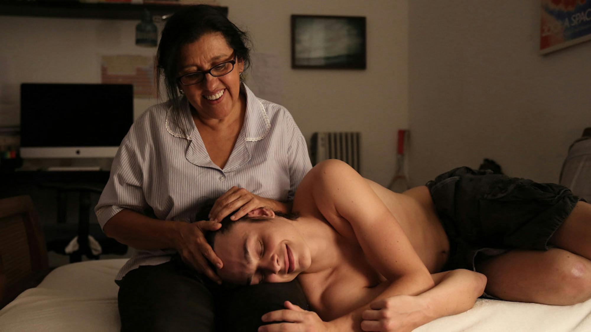 la-et-mn-second-mother-review-20150828