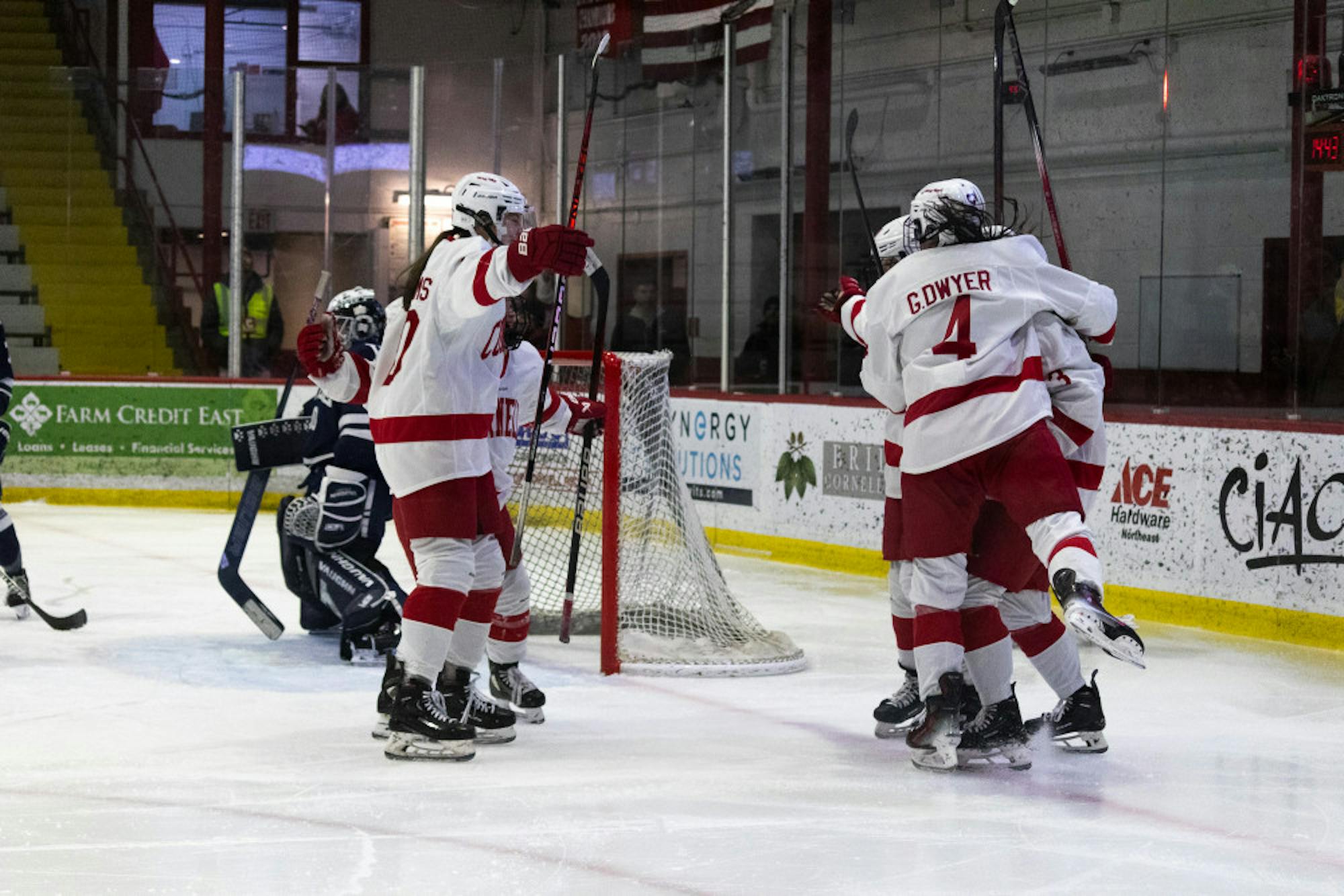 HockeyYale-09-1