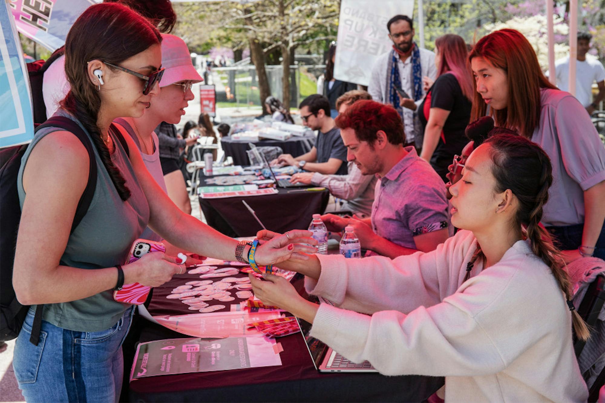 slope-day-volunteers-by-Julia-Nagel-Photography-Editor
