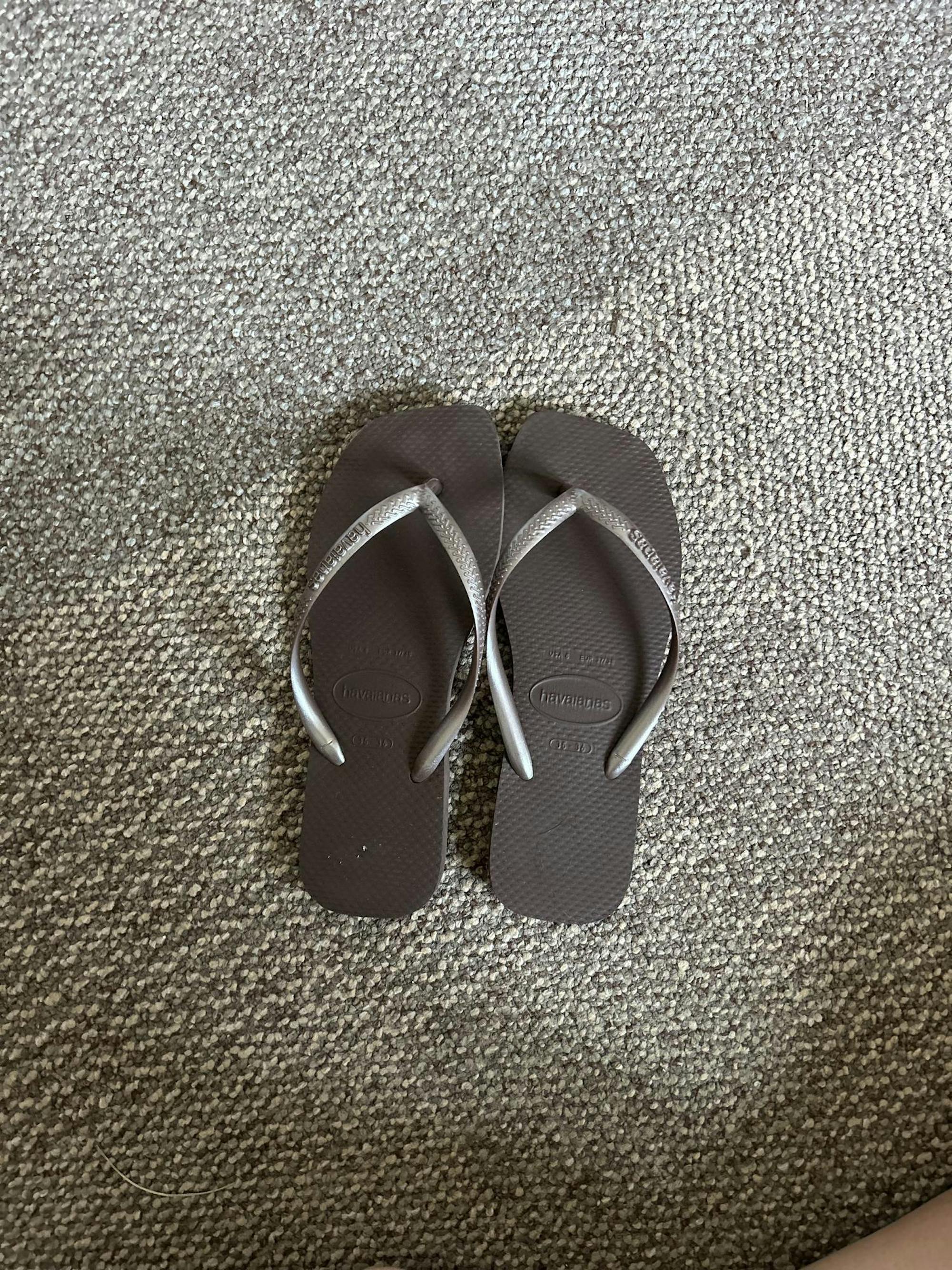 Brown Havaianas .jpg