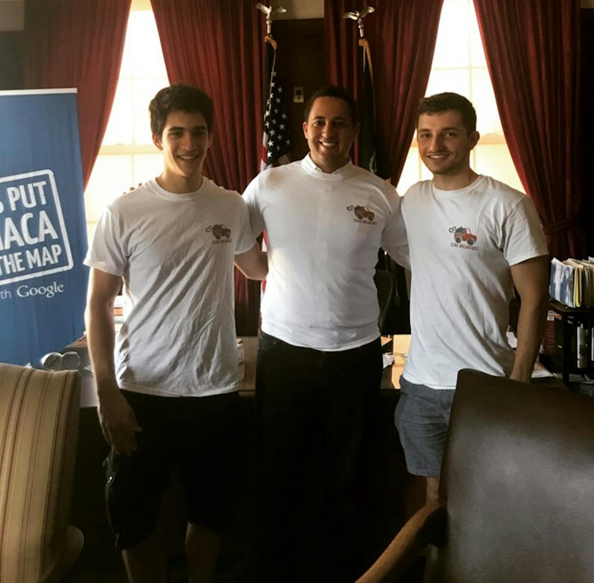 Picture-with-the-Mayor