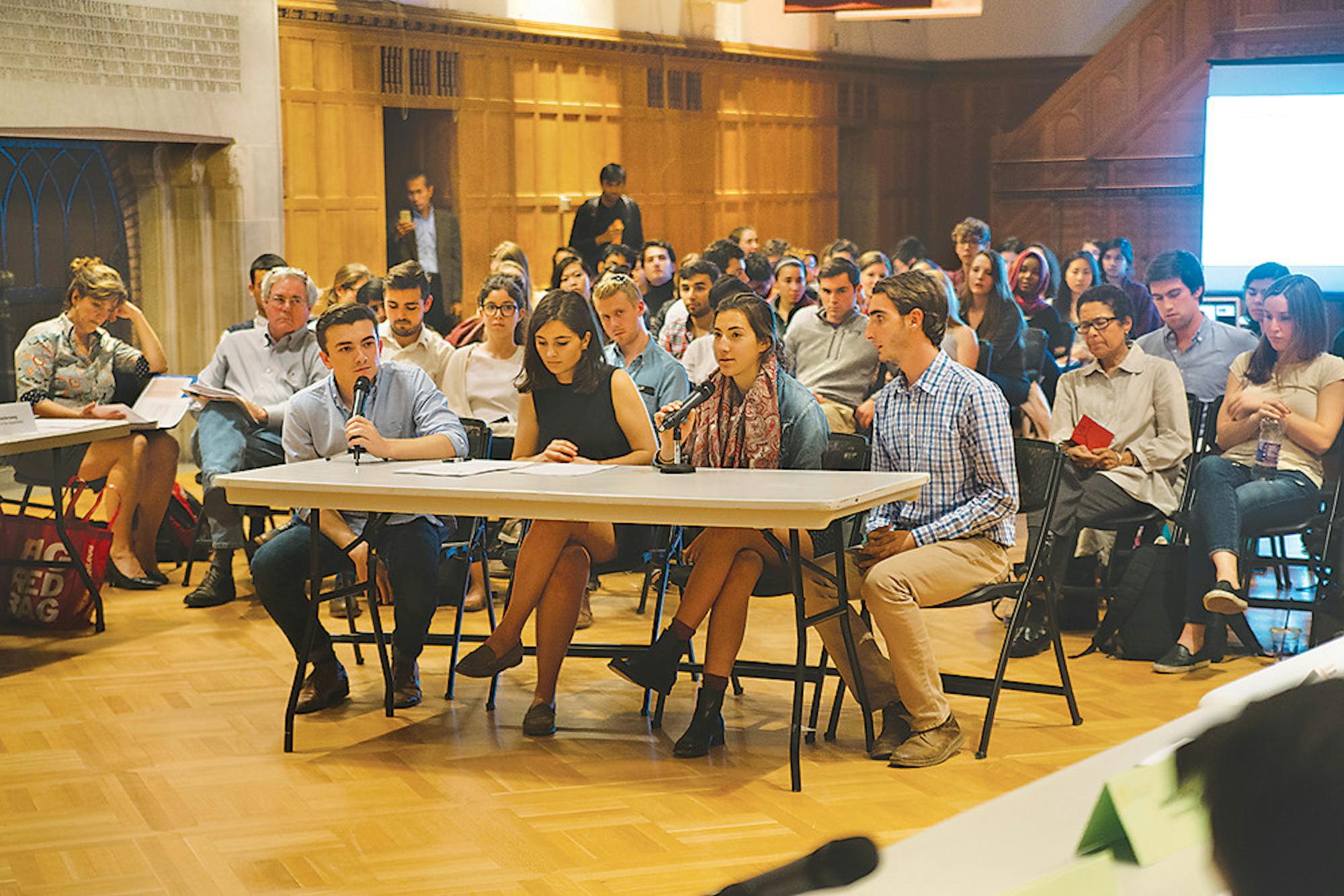 The Student Assembly votes in favor of developing and funding the proposed Anabel’s Grocery at a Thursday meeting. (Cameron Pollack / Sun Senior Photographer)