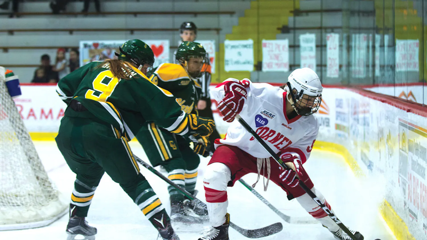 Pg-12-Womens-Hockey_-9-Hanna-Bunton-senior-by-Cameron-Pollack-photo-editor