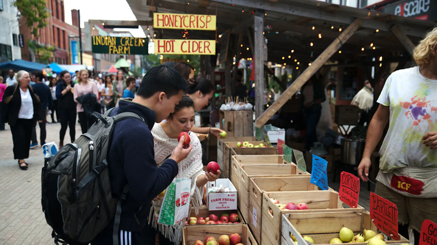 Pg-8-Apple-Fest-by-Cameron-Pollack-Photo-Editor