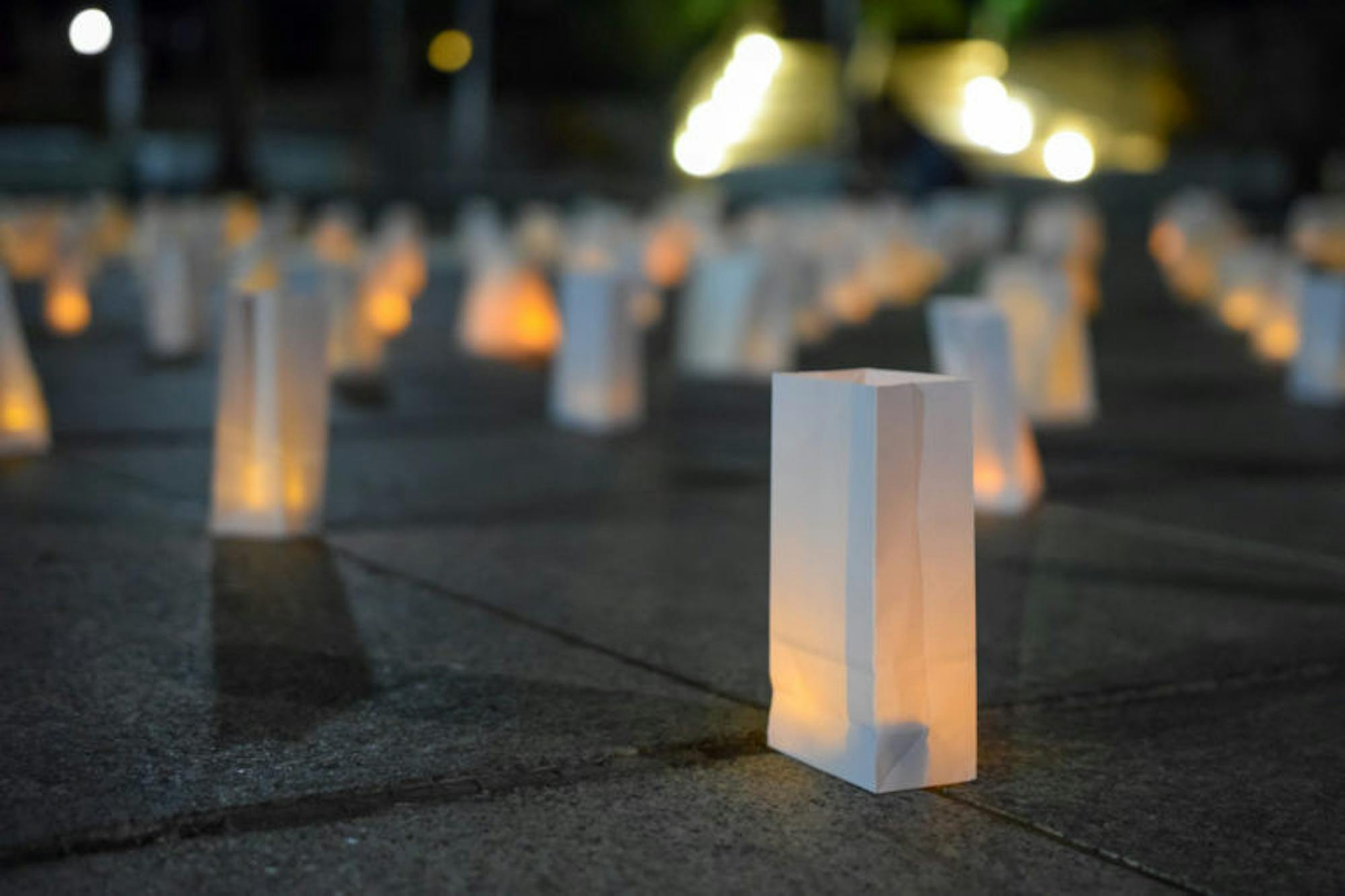 Candlelight vigil for victims in Las Vegas shooting at Ho Plaza on October 3rd, 2017. (Boris Tsang/Staff Photographer)