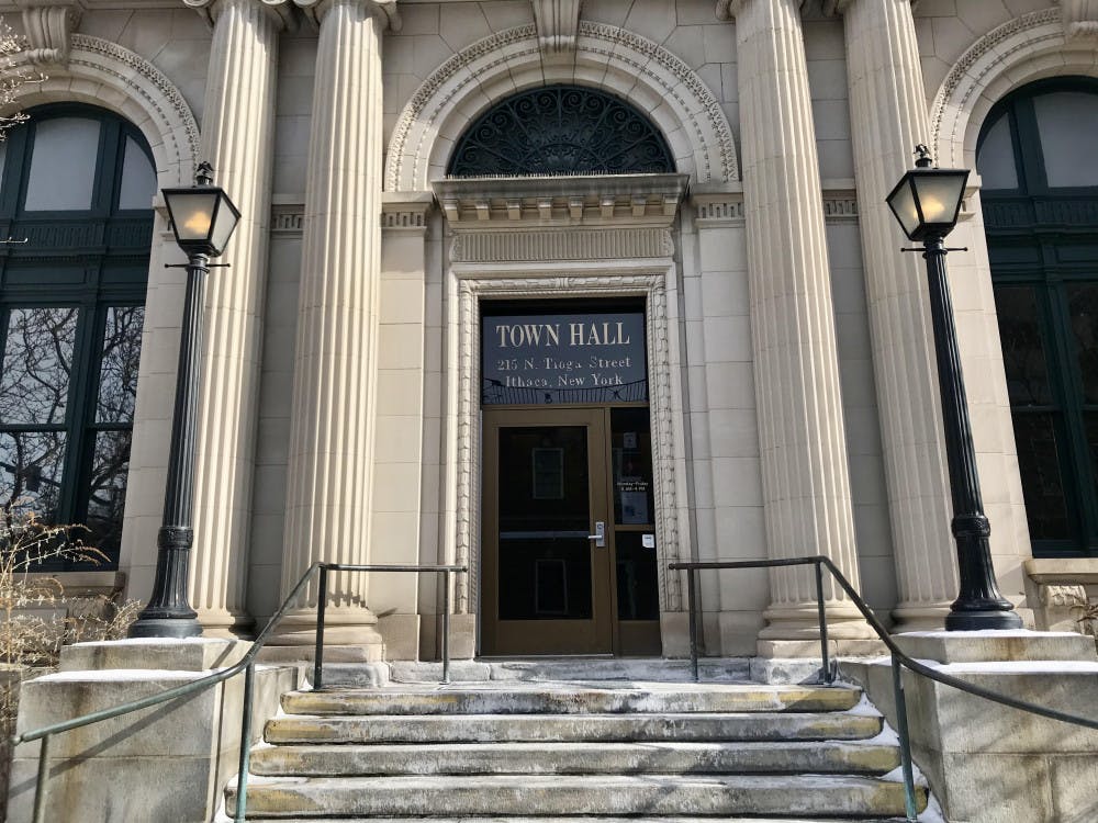 2-4-Town-hall-2-Ari-Dublow