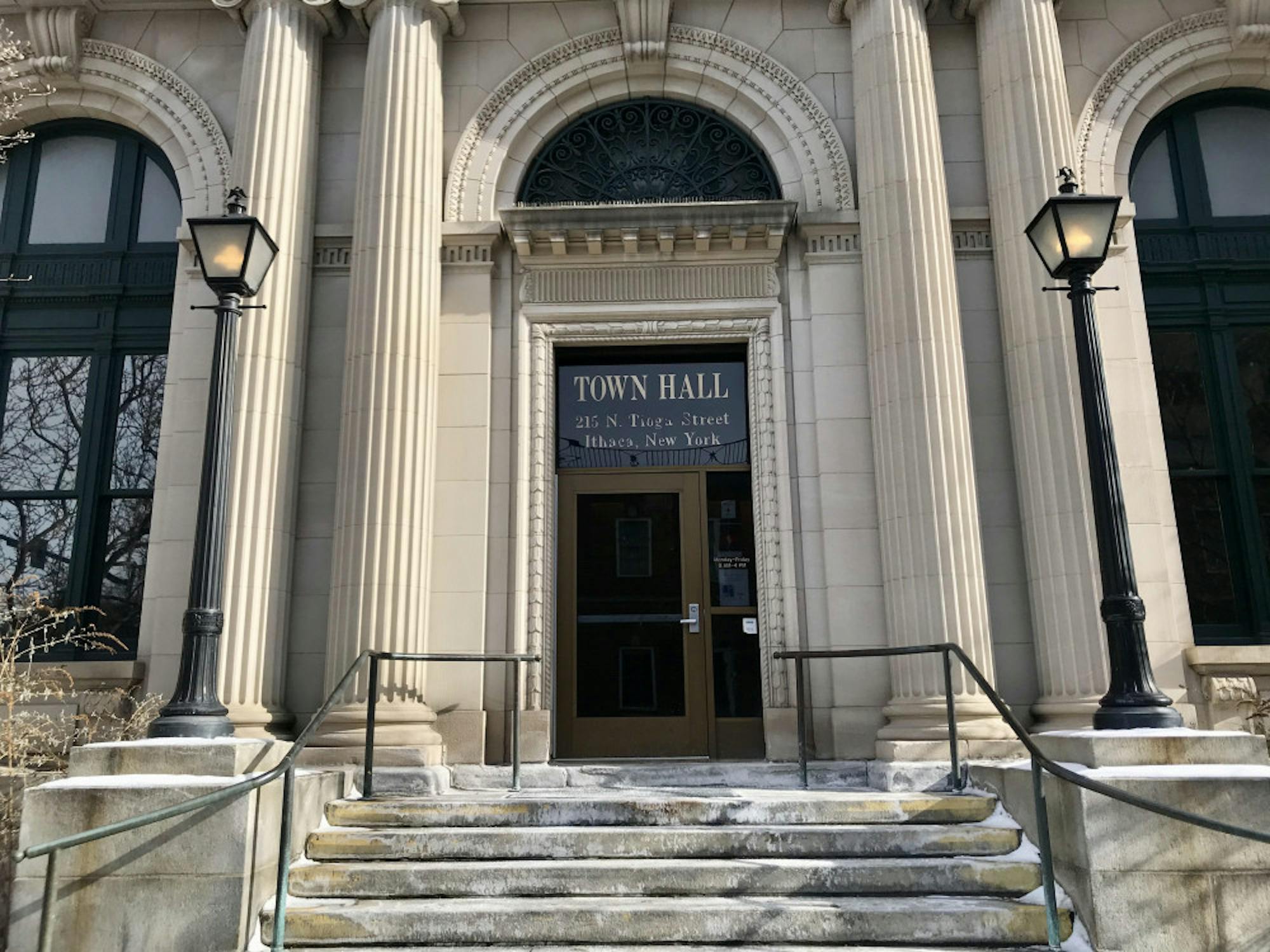 2-4-Town-hall-2-Ari-Dublow