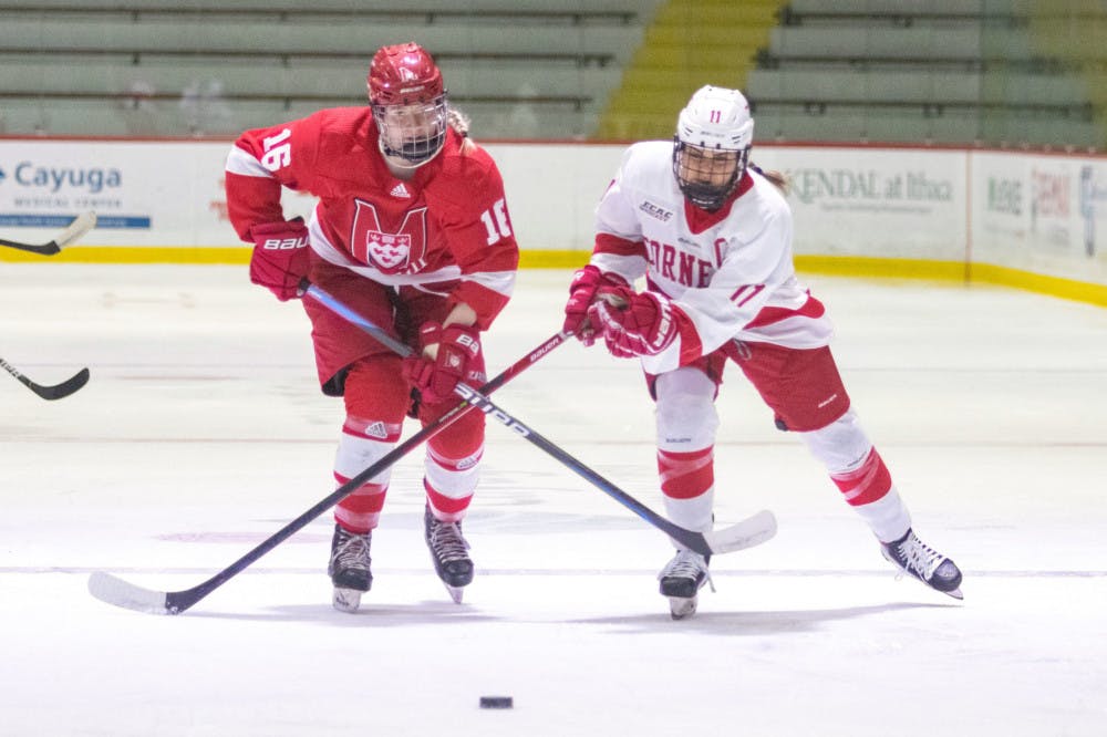 W-Hockey-Gillis-Frechette-scaled