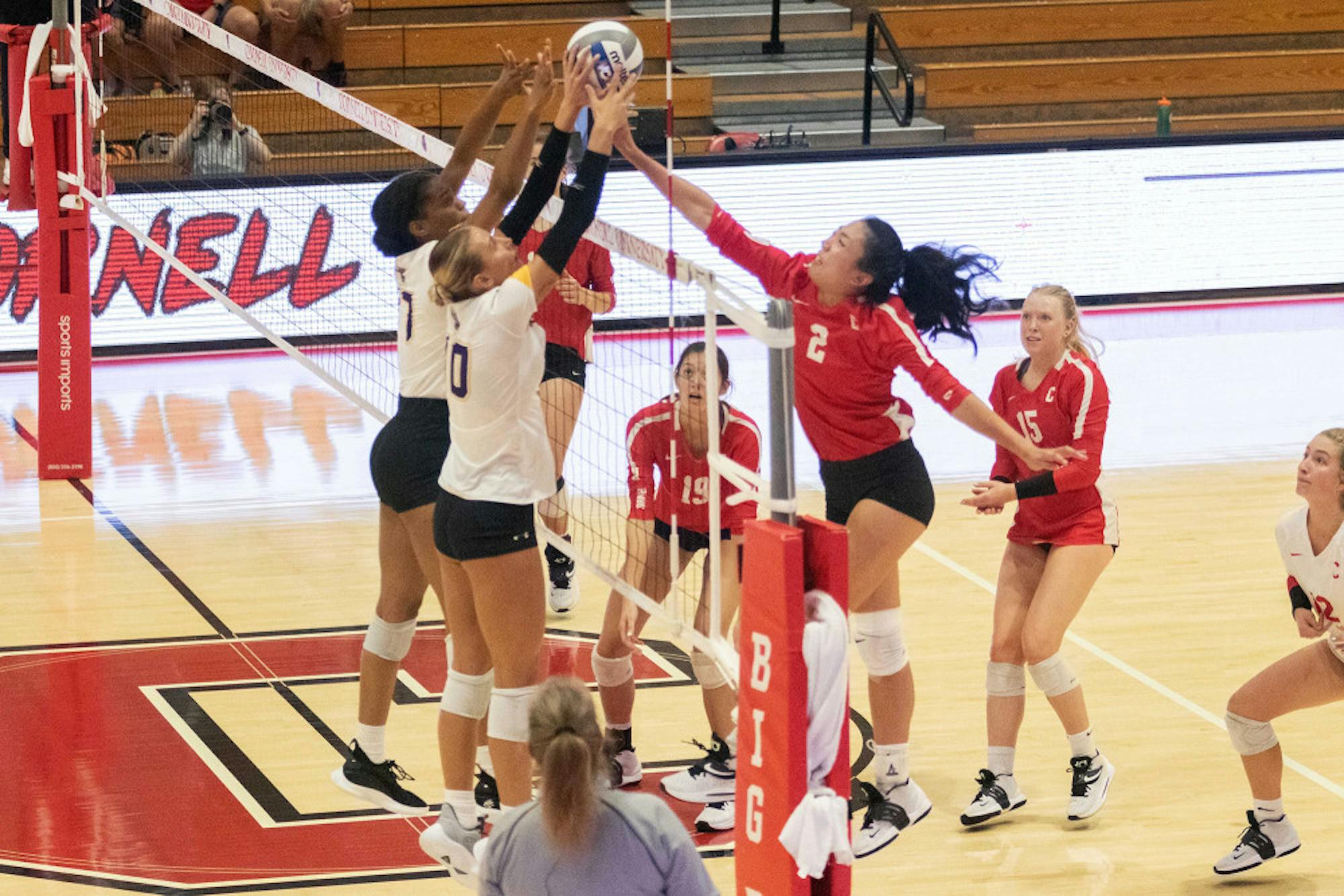 Womens-Volleyball-by-Jason-Wu-Assistnat-Photo-Editor