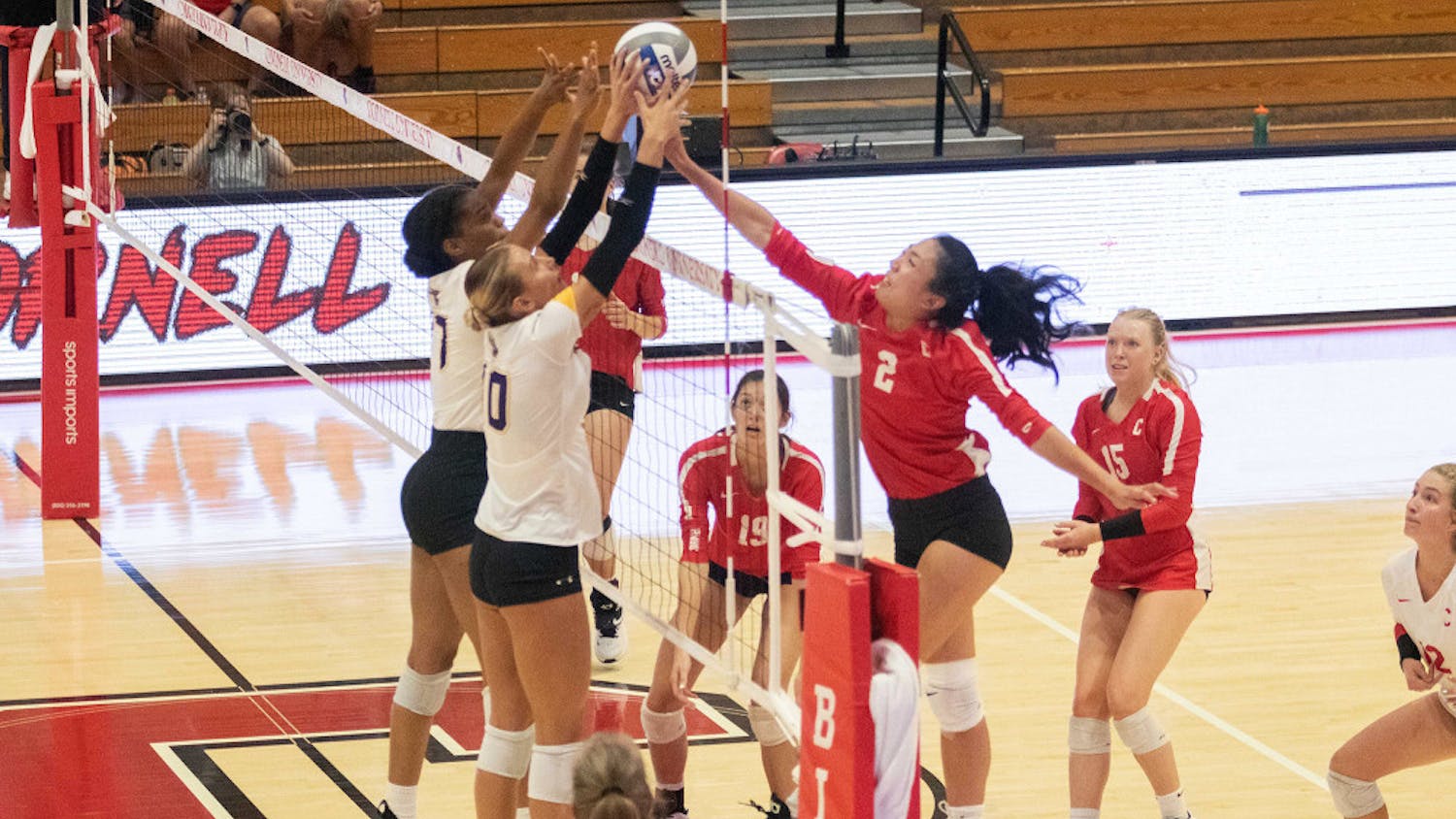 Womens-Volleyball-by-Jason-Wu-Assistnat-Photo-Editor