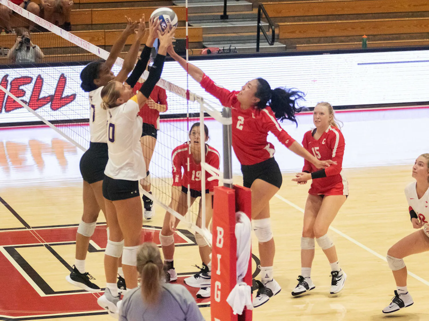 Womens-Volleyball-by-Jason-Wu-Assistnat-Photo-Editor