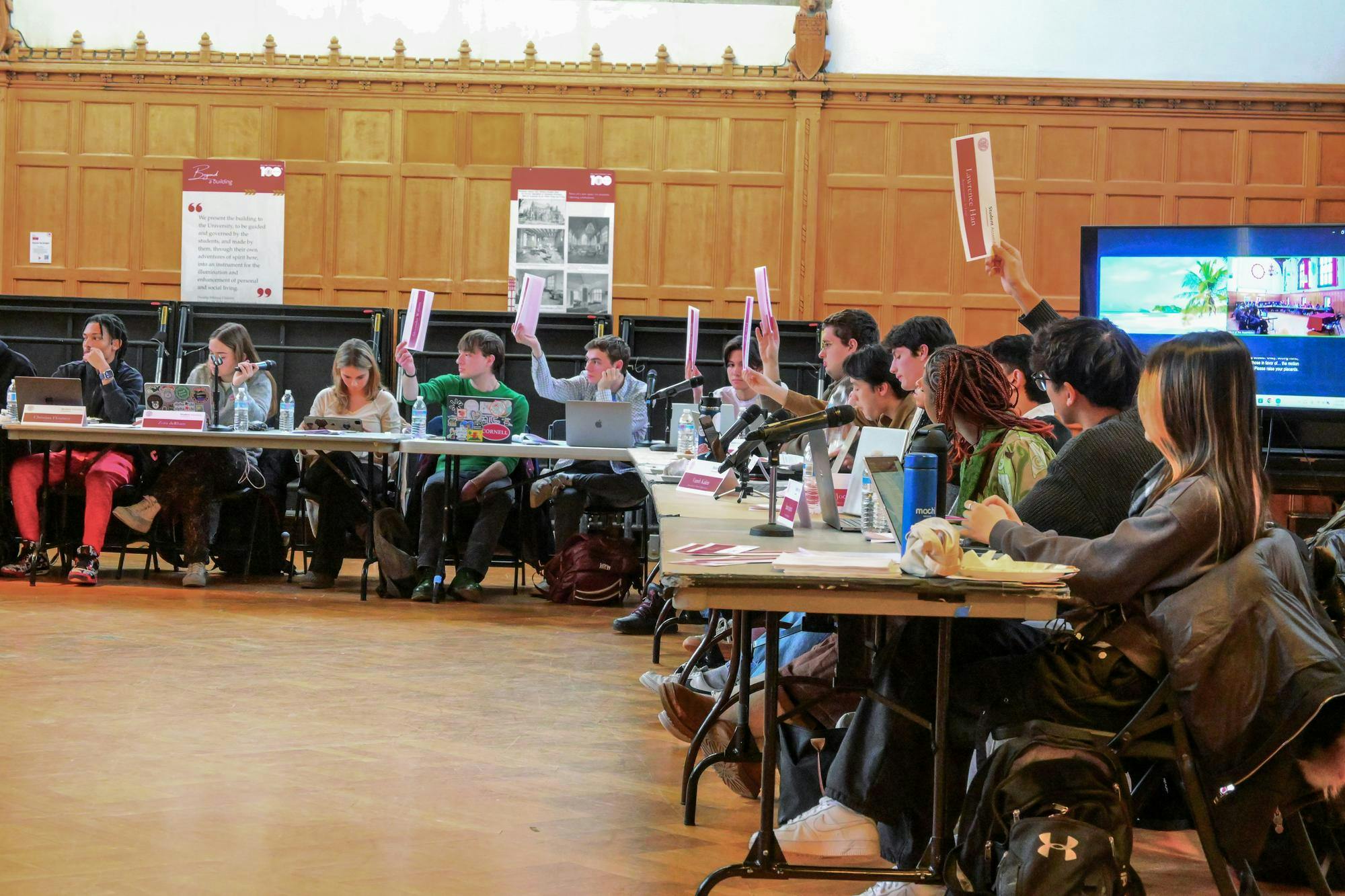 Student Assembly Members Vote 