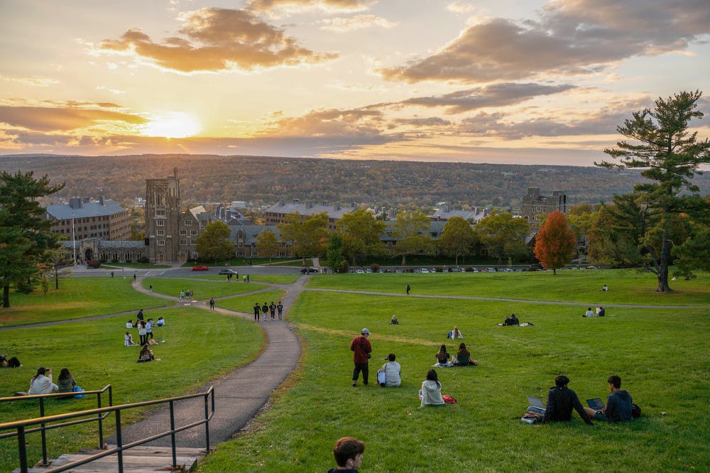 Pg-6-Faculty-Senate-Candid-by-Ming-DeMers-Assistant-Photo-Editor