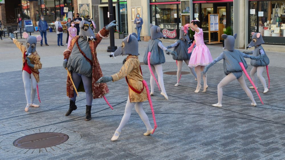 LtMousePresent-scaled