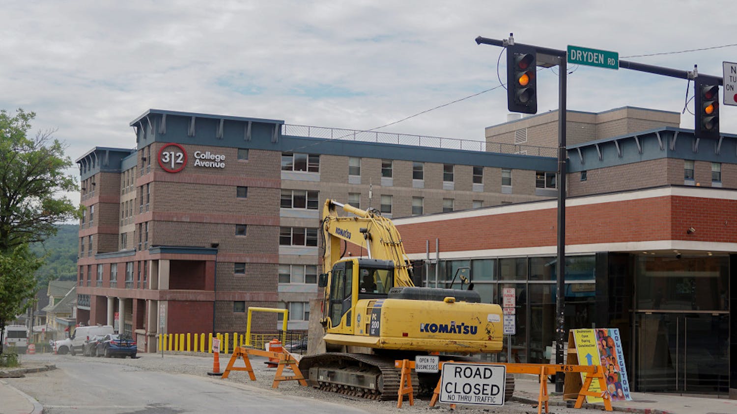 Pg-2-College-Ave-by-Michelle-Yang-Staff-Photographer