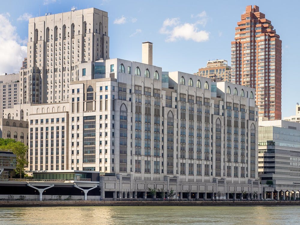 1199px-Weill_Cornell_Medicine_48064045073