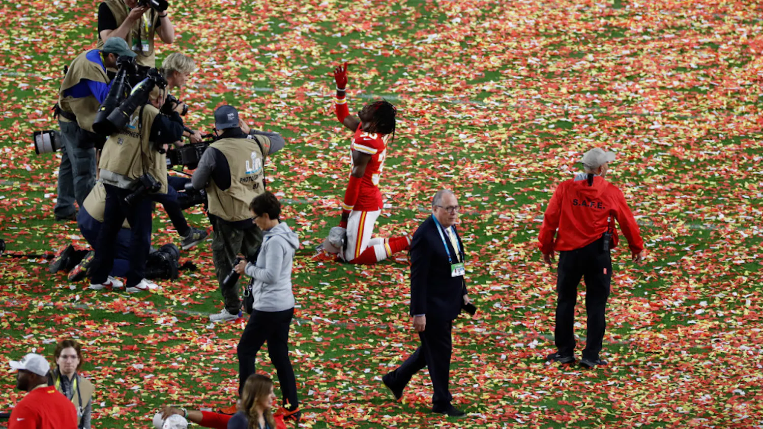 Pg-7-Super-Bowl-by-Scott-McIntyre-The-New-York-Times