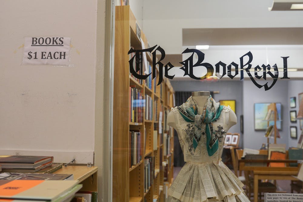 Pg-1-News-Bookstore-closing-Michelle-Yang-Sun-Staff-Photographer