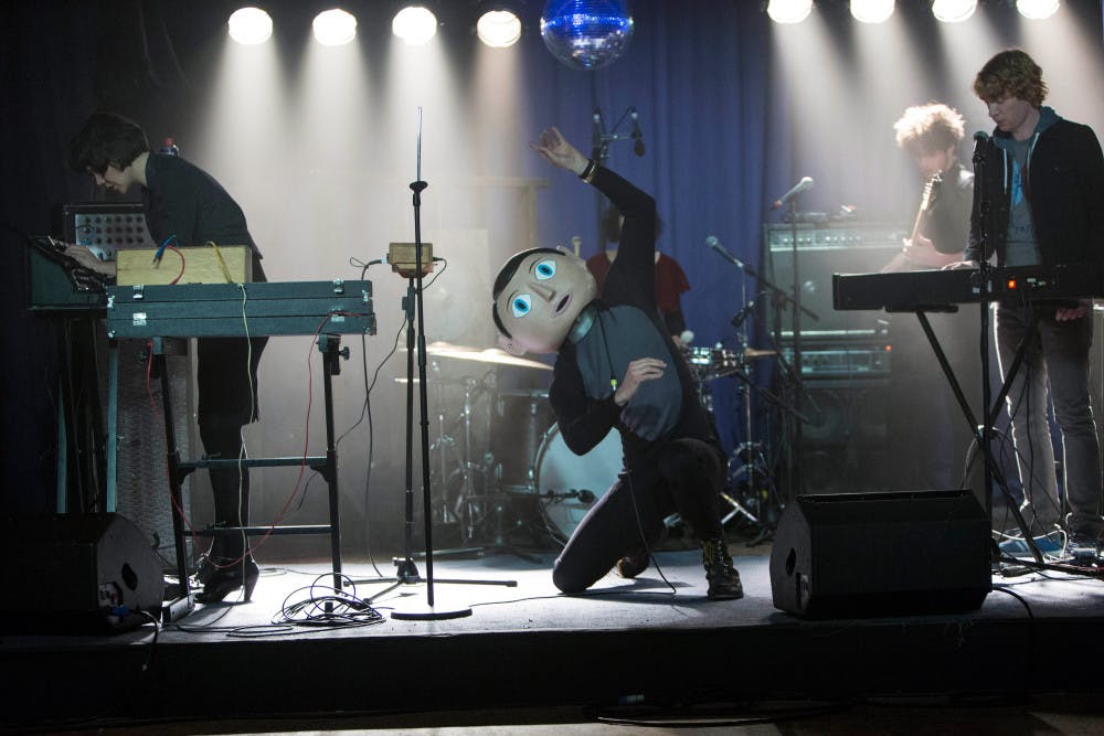 frank-image-maggie-gyllenhaal-michael-fassbender-domhnall-gleeson