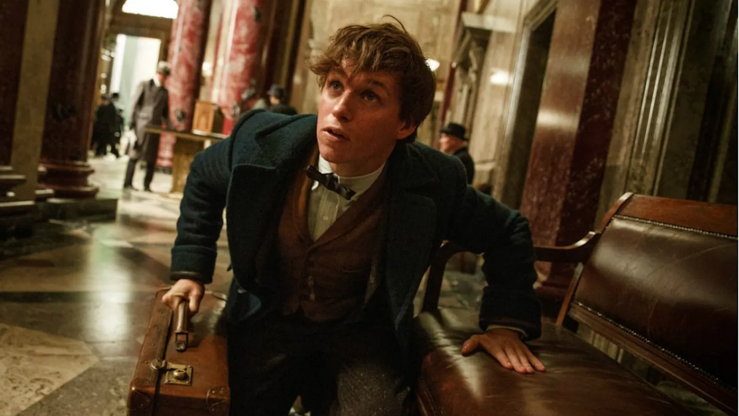 Fantastic-Beasts-and-Where-to-Find-Them-Movie-Still