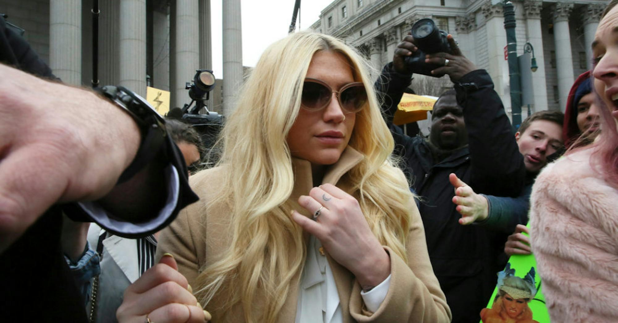 23kesha-facebookJumbo