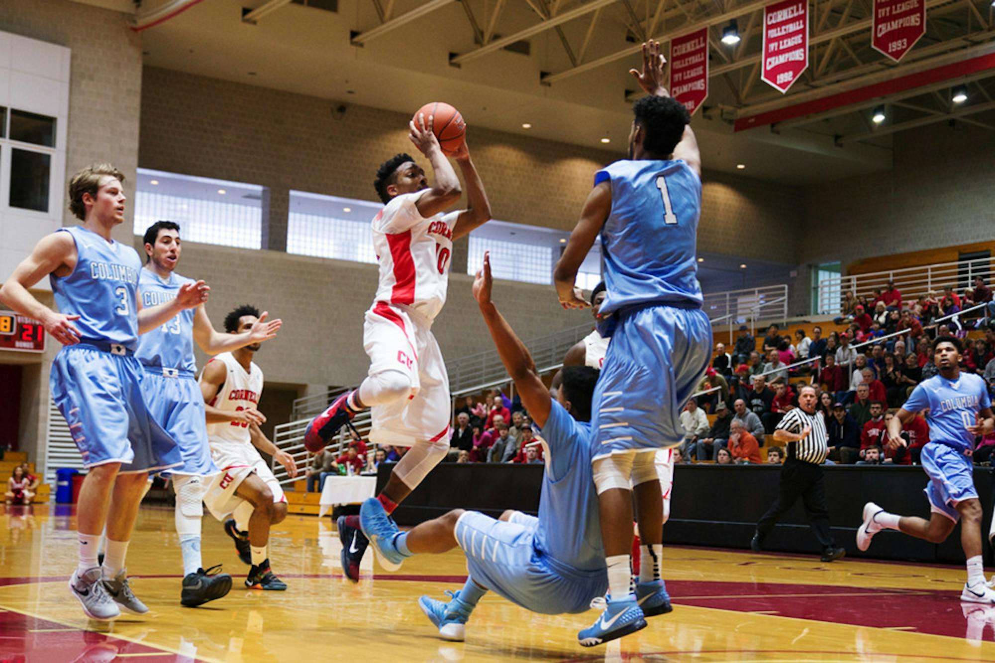 M-Basketball-by-Cameron-Pollack-Senior-Photographer