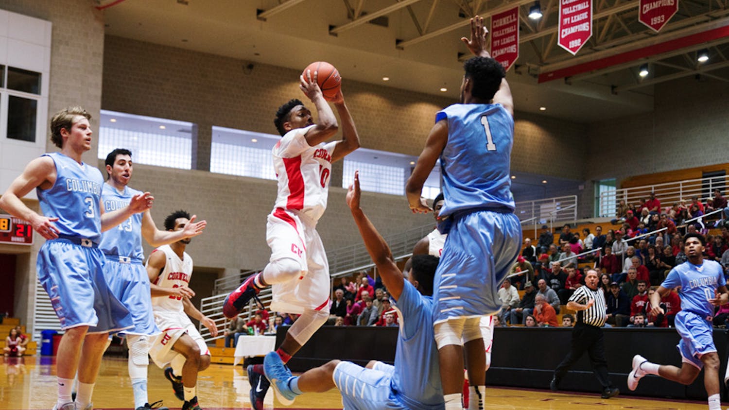 M-Basketball-by-Cameron-Pollack-Senior-Photographer
