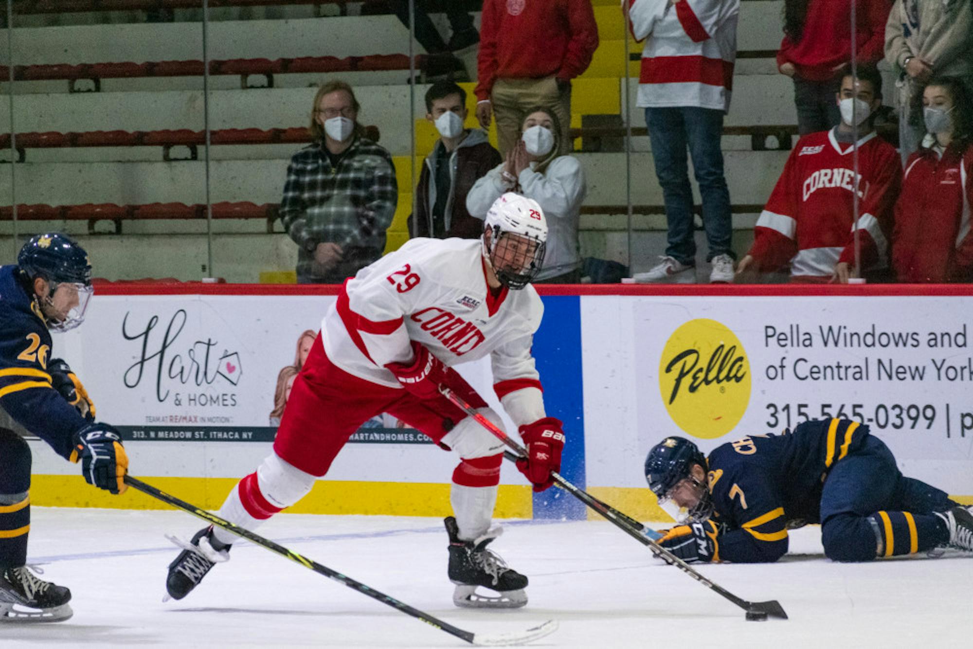 Mens-Hockey-vs-Quinnipiac-03