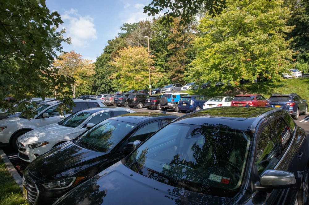 Carshare-by-Julia-Nagel-Sun-Senior-Photographer-scaled