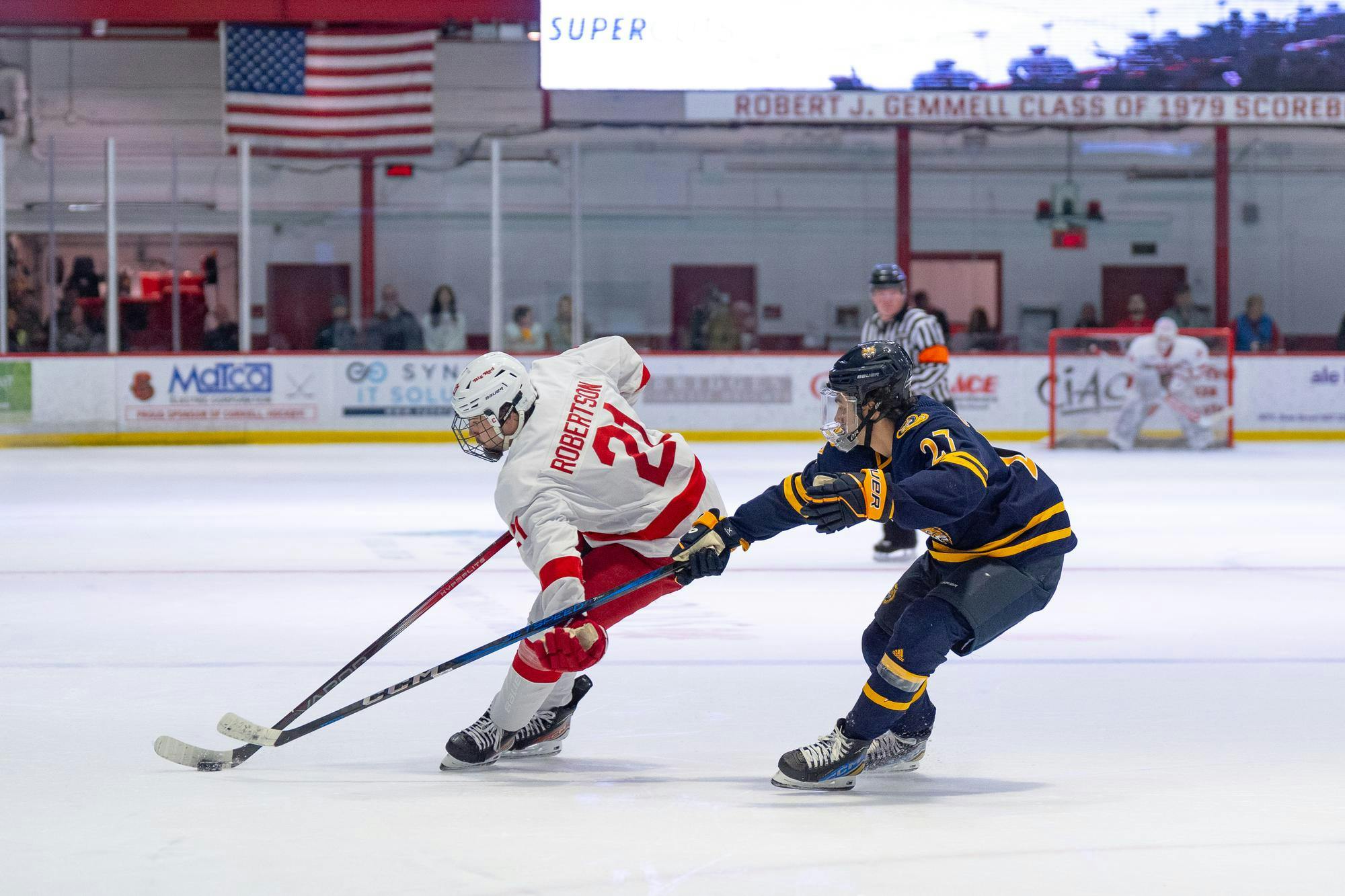 Sophomore Defenseman Ben Robertson Transfers to Michigan