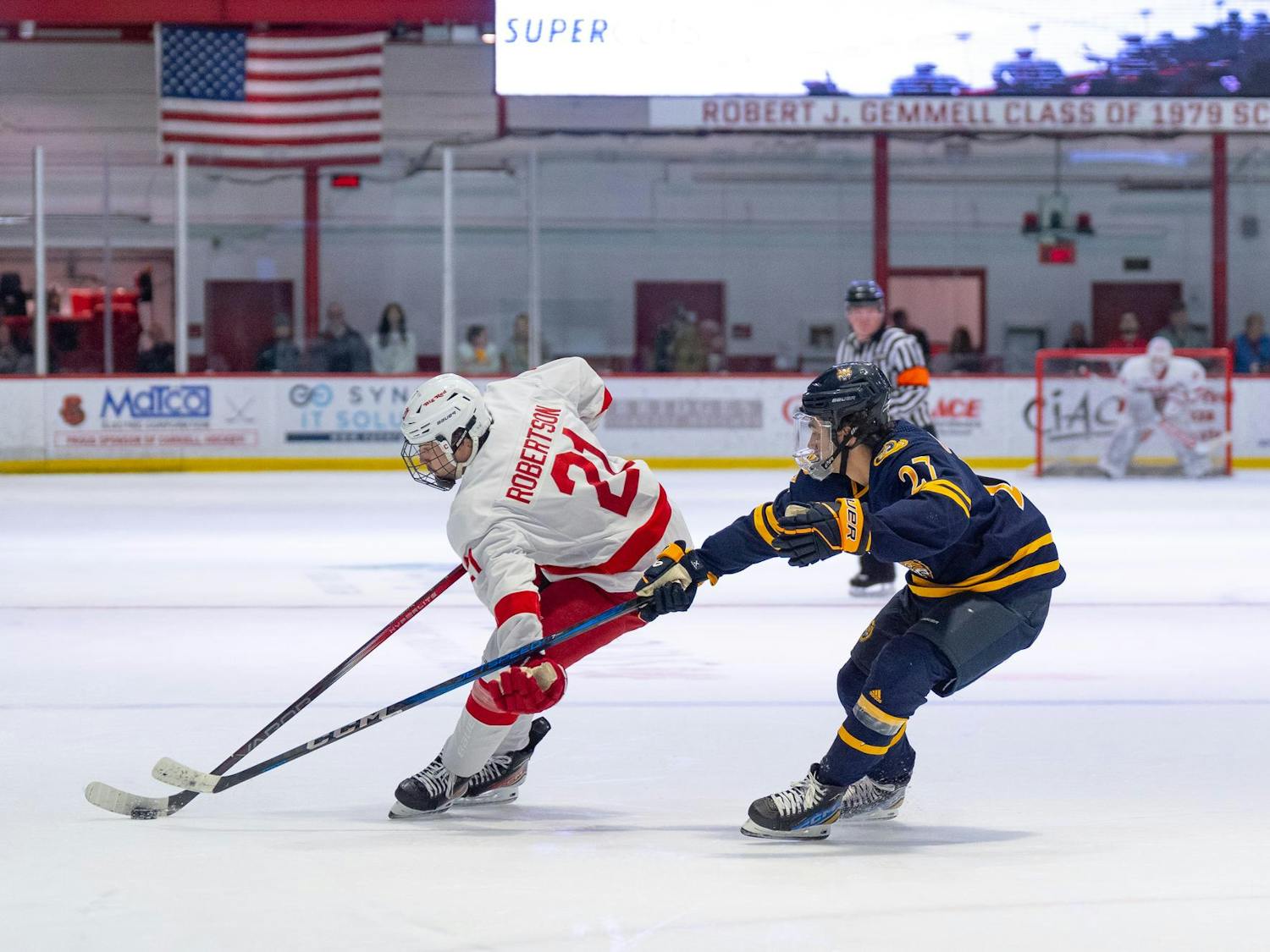 Sophomore Defenseman Ben Robertson Transfers to Michigan