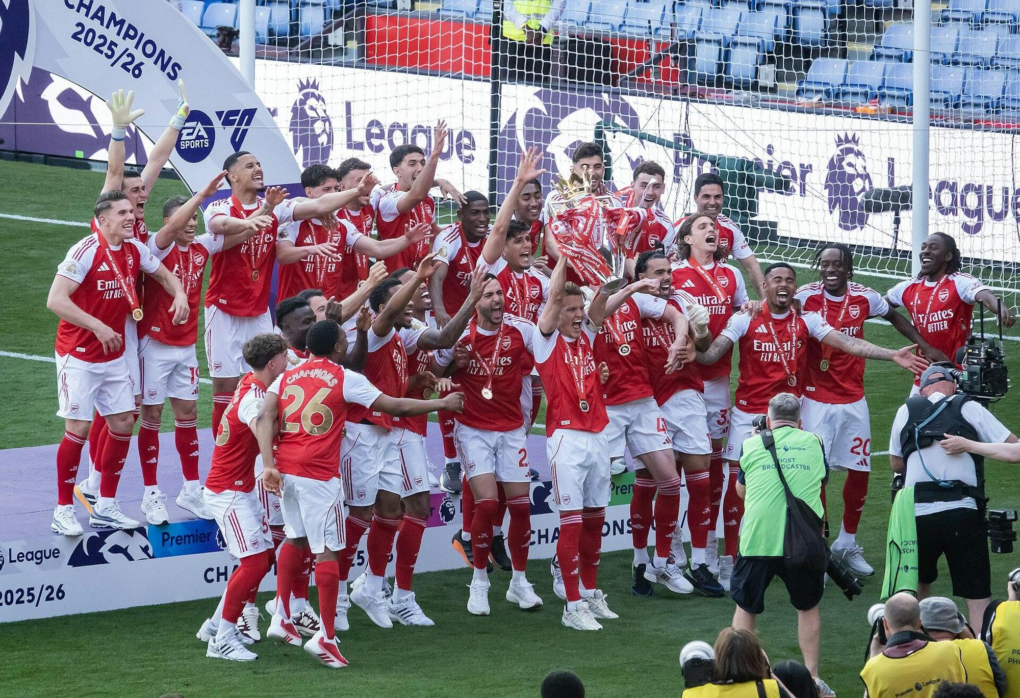 1_arsenal_crystal_palace_epl_champions_2026.jpg