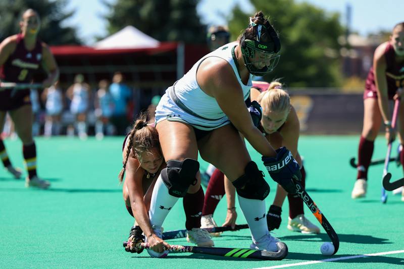 Field Hockey Sweeps Mercyhurst 