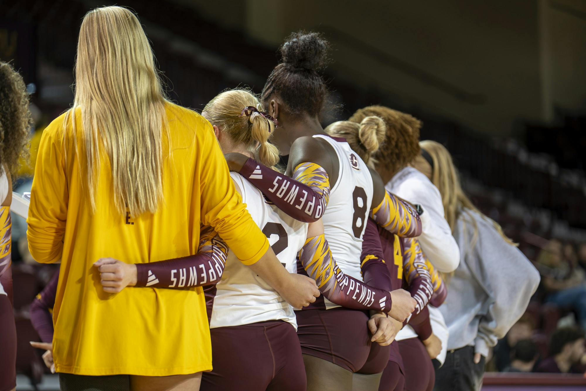 d_photo_volleyballvseastern-_9-22-26_8.jpg