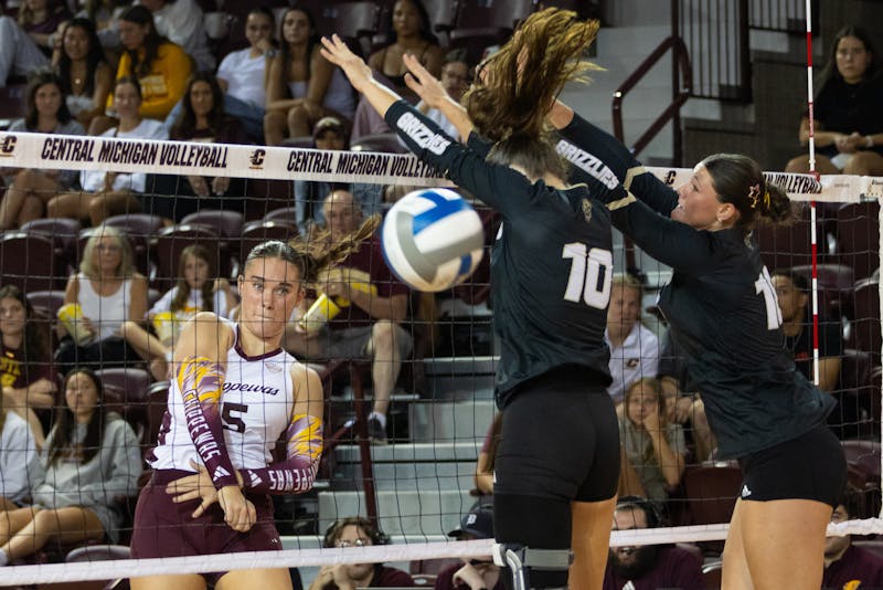 CMU Volleyball Falls to Oakland University