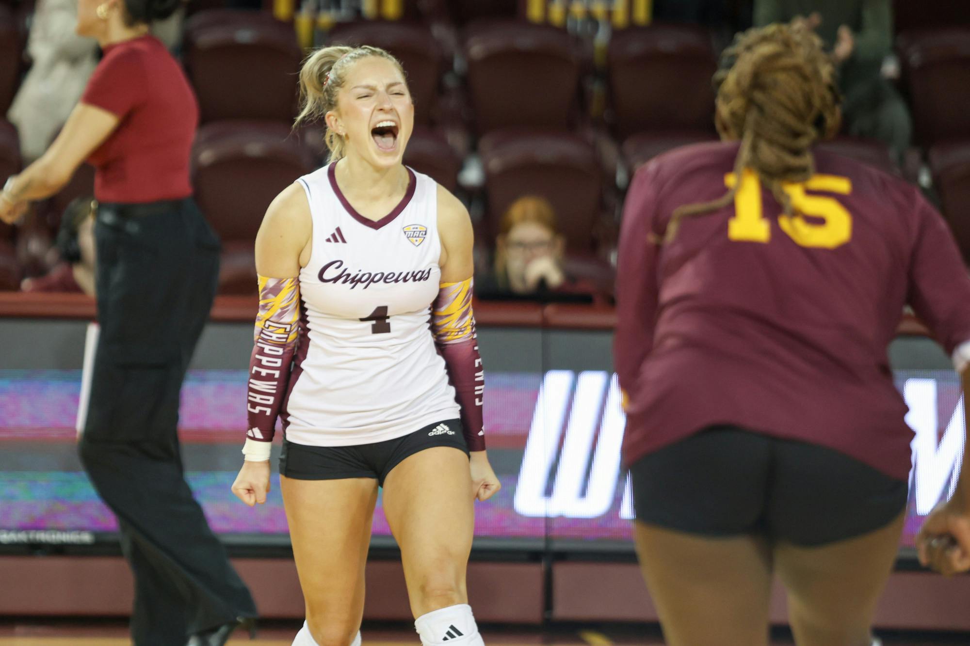 d_volleyballvskentstate2_10-15-26-4.jpg
