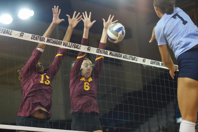 Volleyball drops second game against Kent State