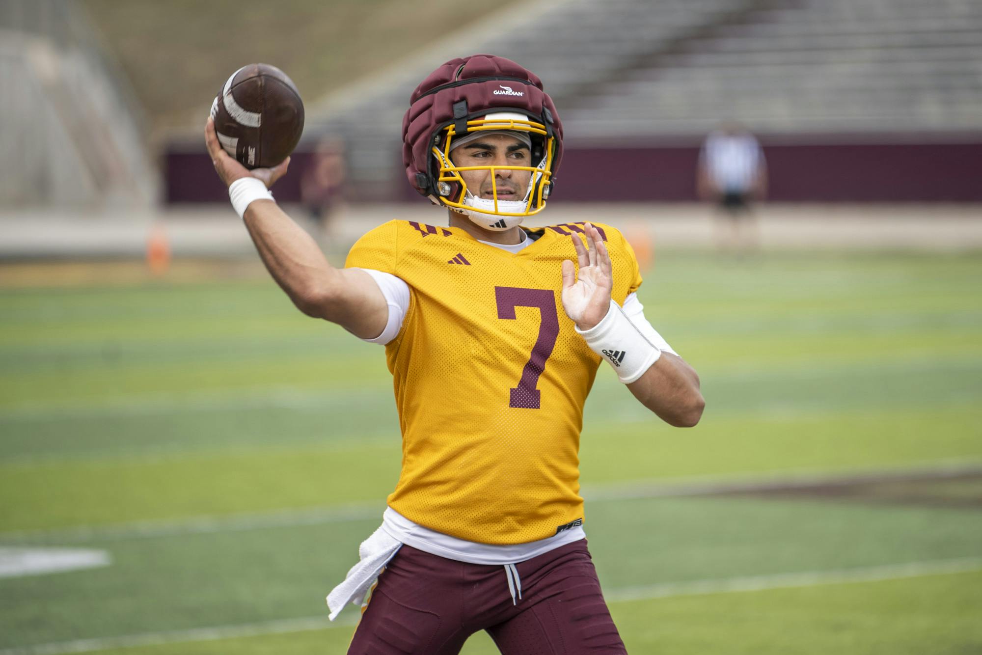 d_cmufootballscrimmage_photo_08-21-26-6.jpg