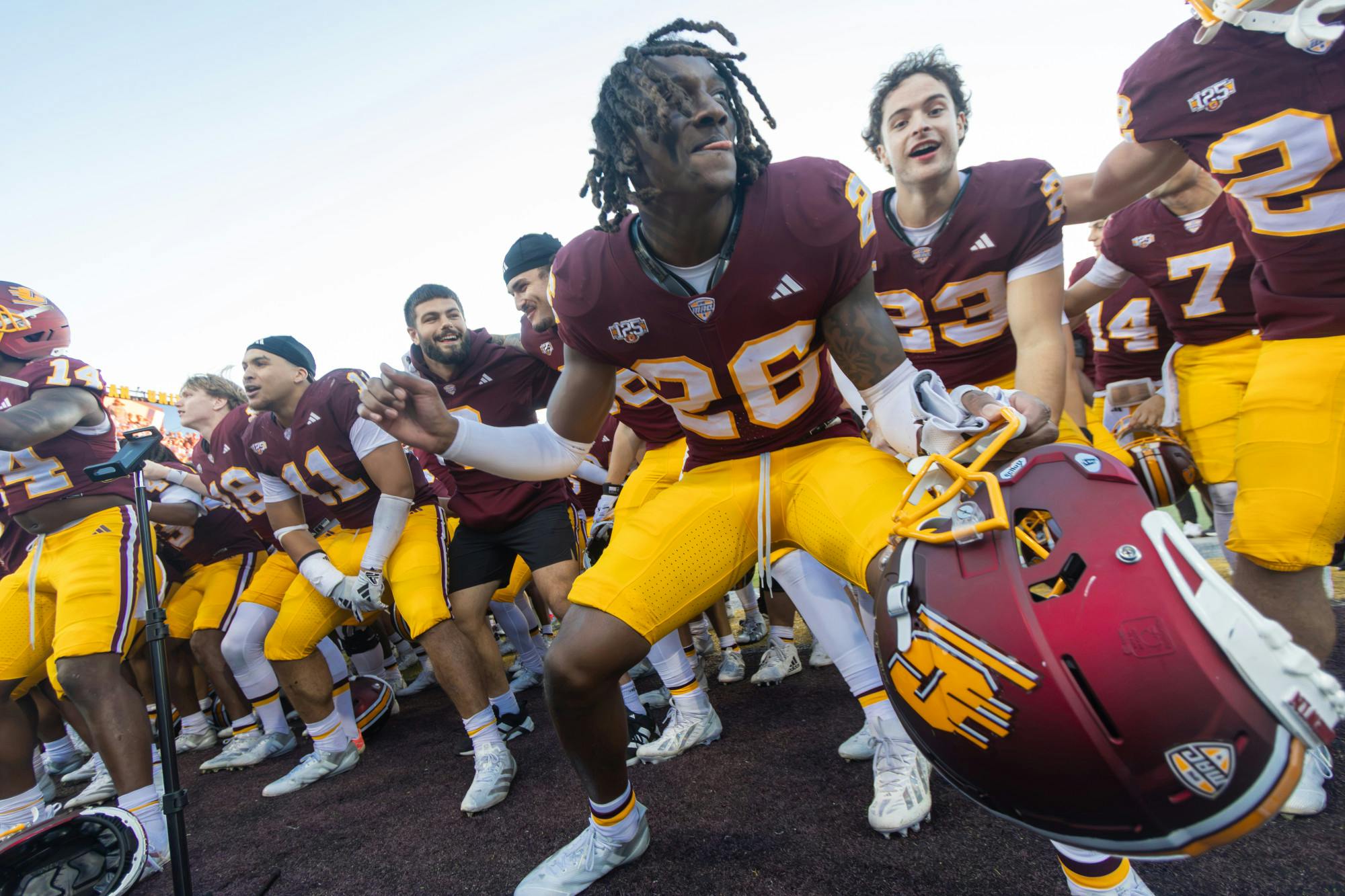 d_footballvakron_feature_photo_10-3-26_5.jpg