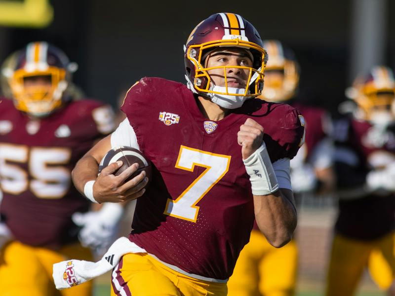 Chippewas ground game runs rampant against Zips, win 41-17